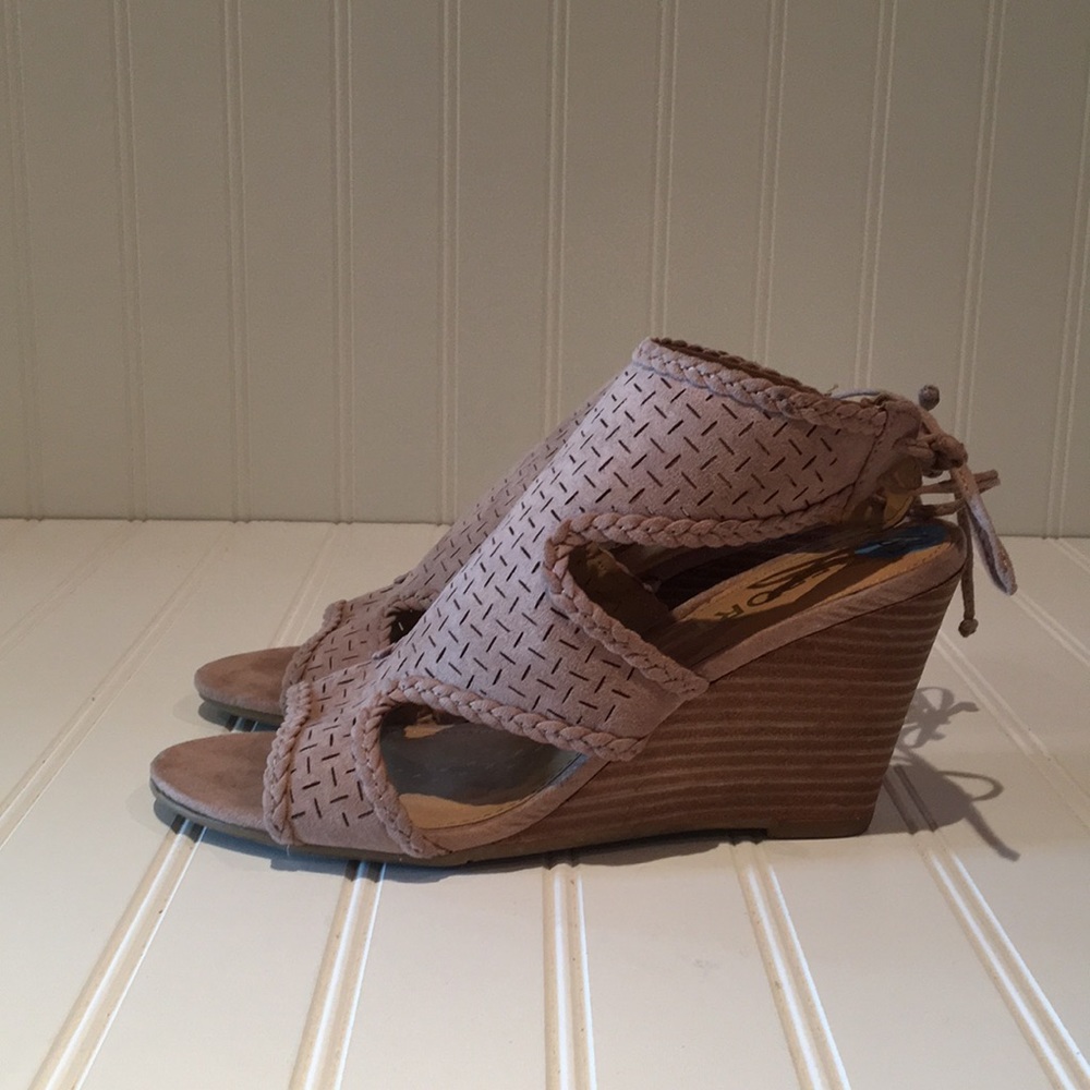 BRAND NEW REPORT Tan / Light Pink Wedges sz 36.5